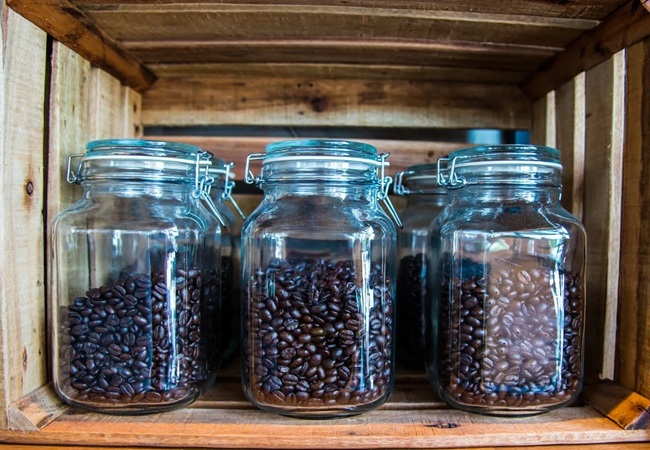 storing coffee in airtight containers